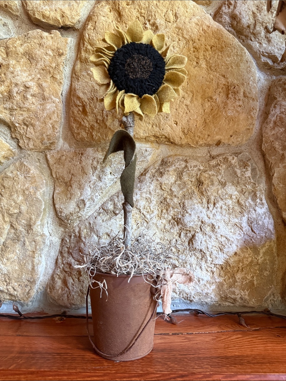 🌻 Handmade Felt Sunflower in Prim looking Bucket